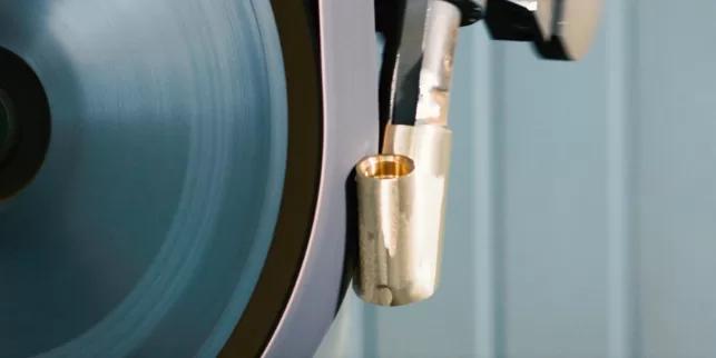 China Faucet Manufacturers-Robotic arm polishing